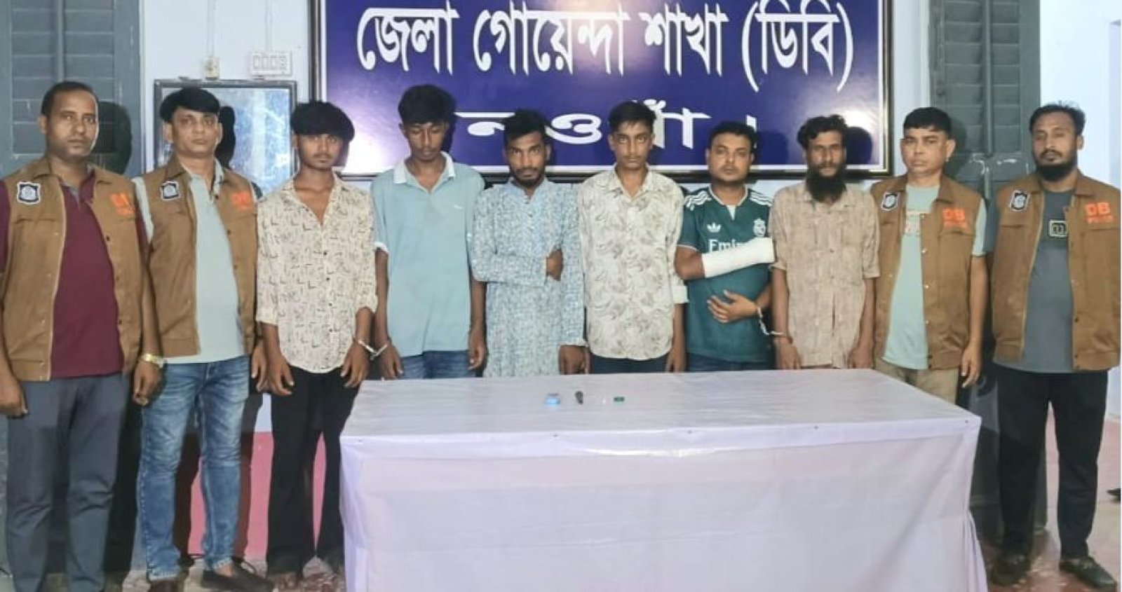 নওগাঁয় মাদকবিরোধী অভিযান ১১৭০ ইয়াবাসহ গ্রেপ্তার ৯