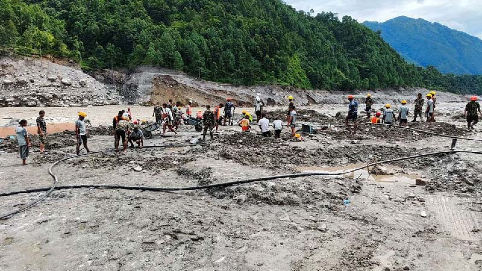 নেপাল-তিব্বতের প্রলয়ঙ্করী বন্যায় মৃত্যু বেড়ে ১২২৫