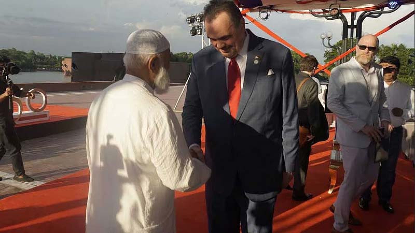 সংসদ প্রাঙ্গণে যুক্তরাষ্ট্রের স্বাধীনতা দিবসের অনুষ্ঠান হওয়ায় ‘উদ্বেগ’