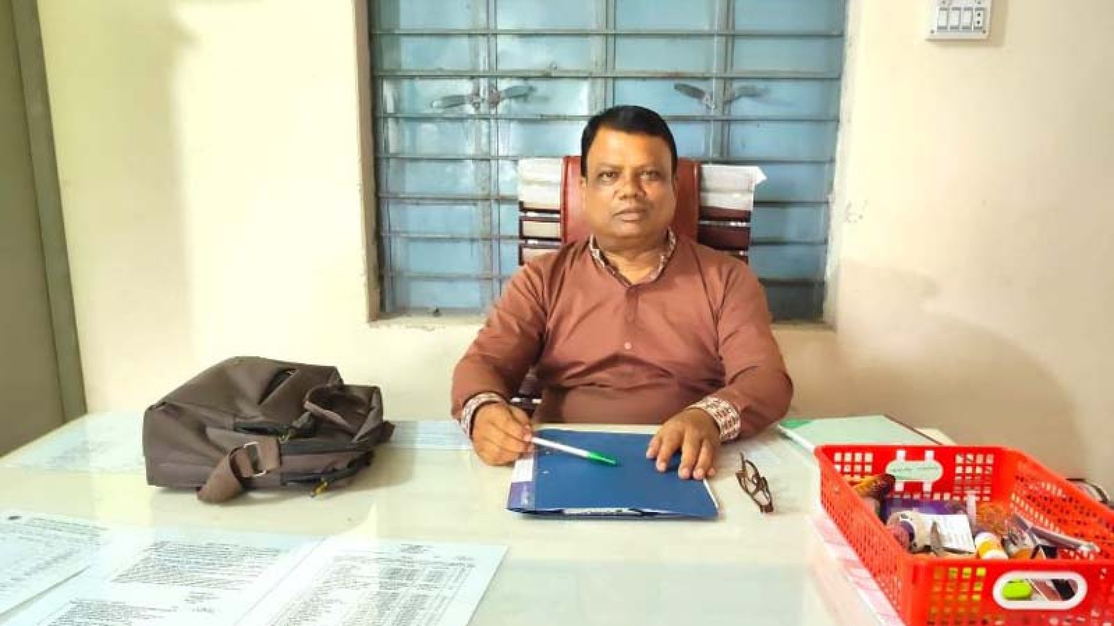 নতুন প্রধান শিক্ষকের নেতৃত্বে যাচ্ছে ঐতিহ্যবাহী ধকরাহাট আদর্শ উচ্চ বিদ্যালয়