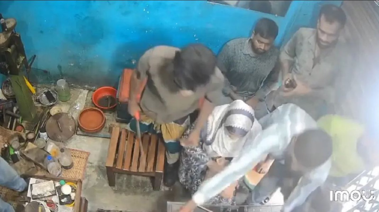 নারায়ণগঞ্জ বন্দরে দিনদুপুরে স্বর্ণের দোকানে ডাকাতি