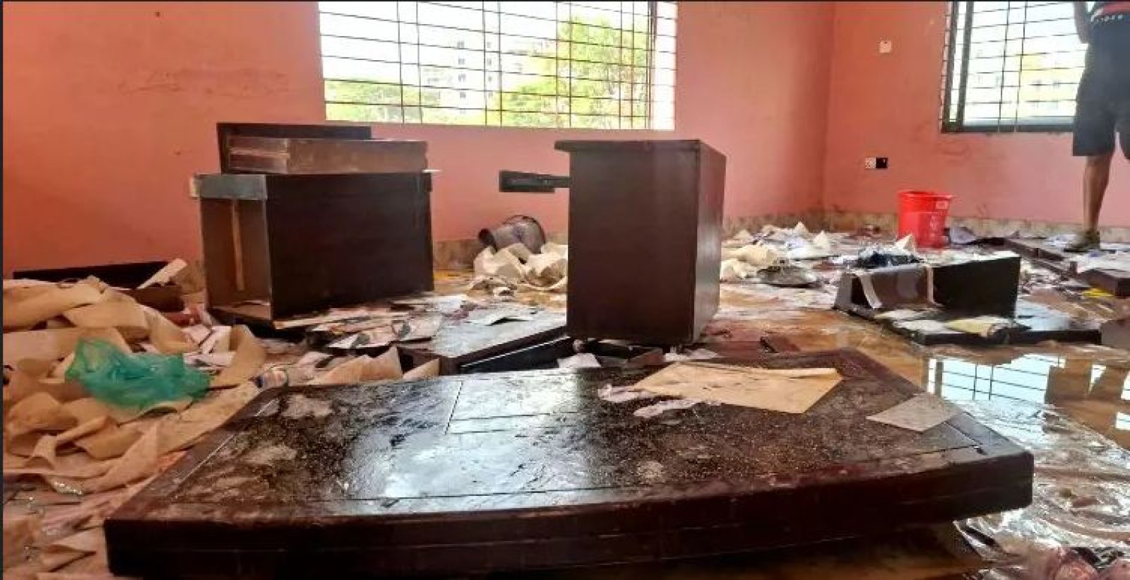 এবার মোহাম্মদপুরে অফিস ভাঙচুর-লুটপাট করে জায়গা দখলের অভিযোগ