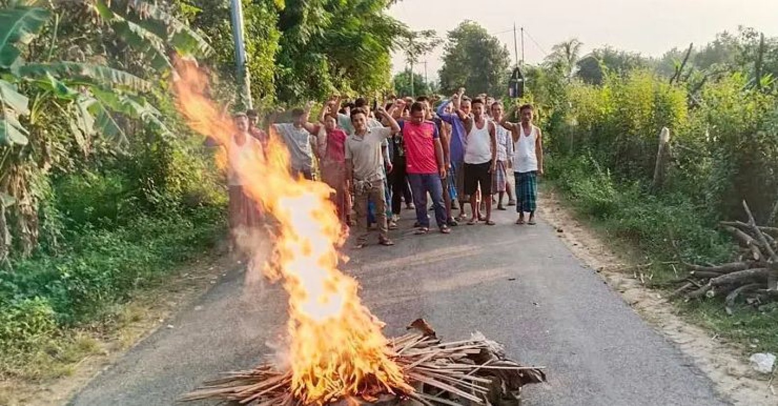সাজেকে উত্তেজনার জেরে খাগড়াছড়িতে চলছে অর্ধদিবস সড়ক অবরোধ