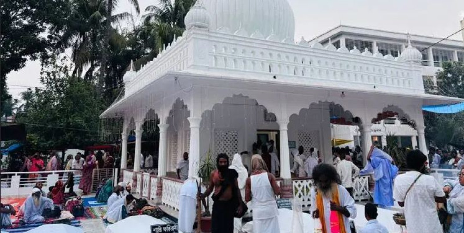 লালন সাঁইয়ের তিরোধান দিবসে ছেঁউড়িয়ায় বসেছে সাধুর হাট