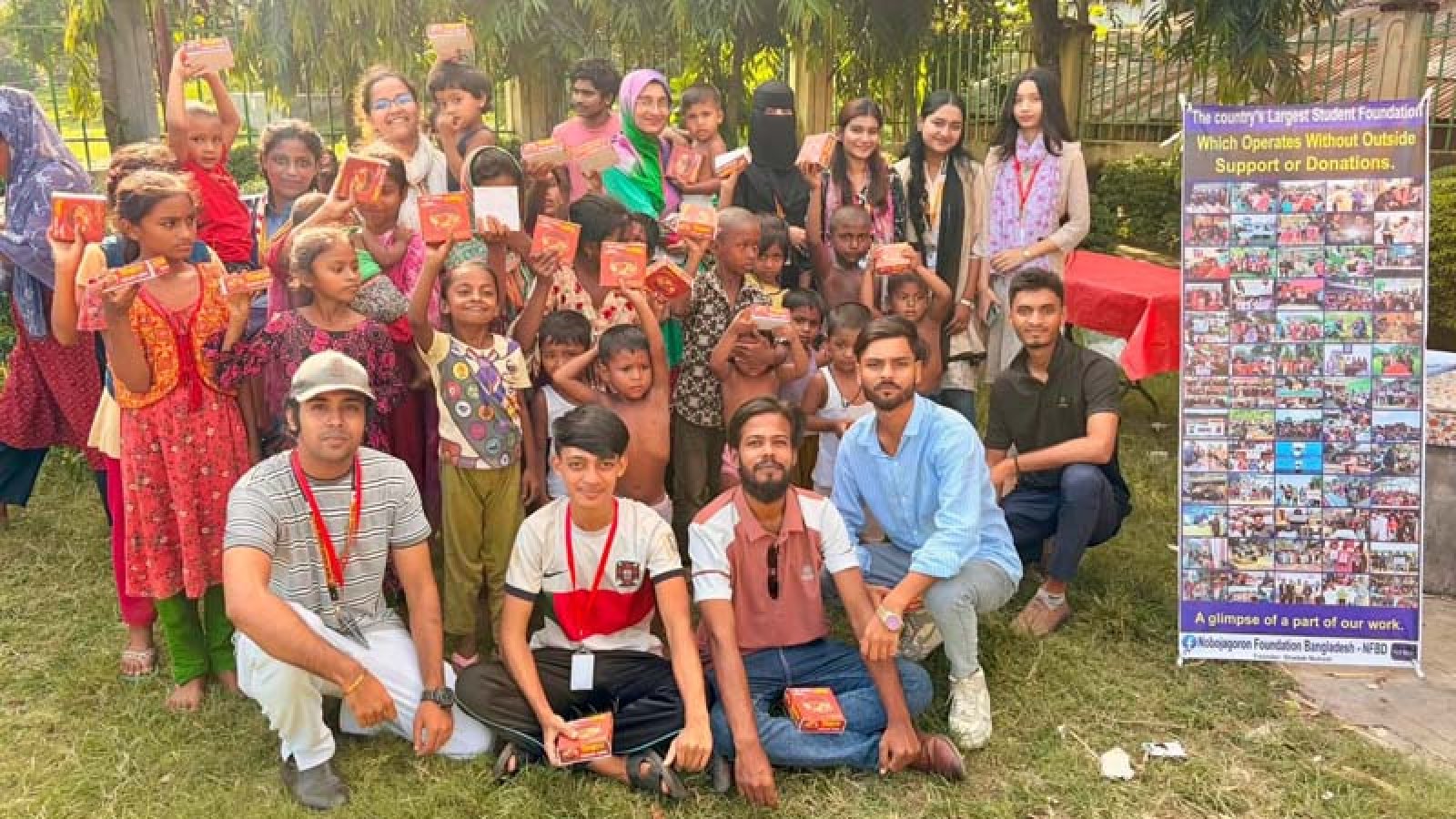 বগুড়ায় সুবিধাবঞ্চিত শিশুদের মাঝে খাবার বিতরণ