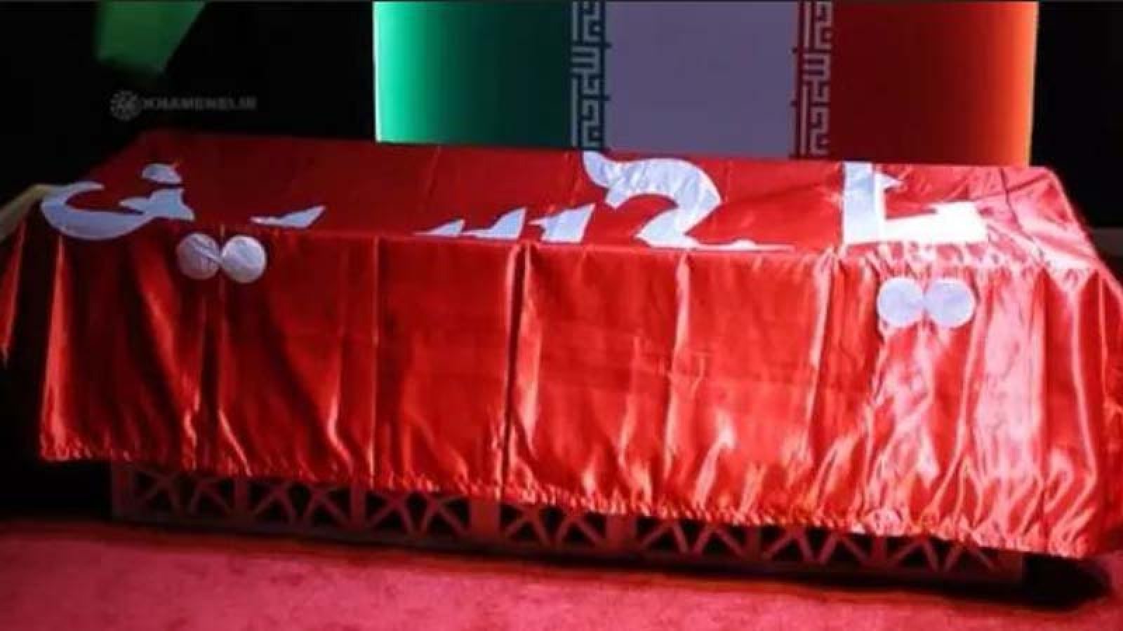 খামেনির কফিনে ইমাম রেজা মাজারের লাল পতাকা কেন?