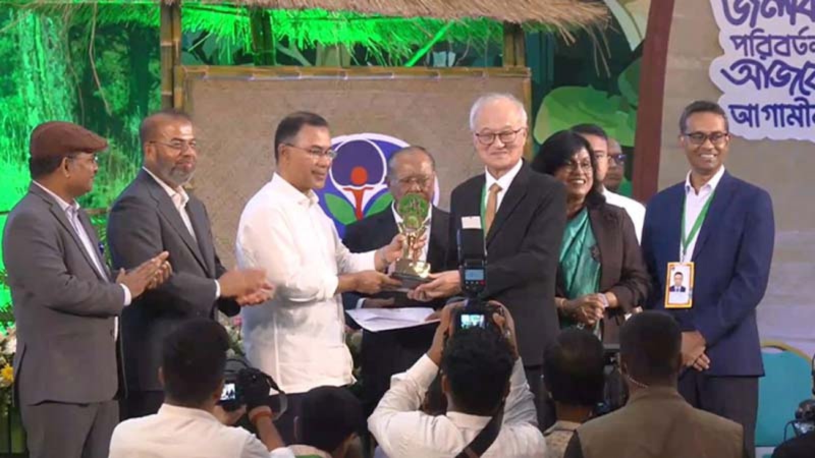 তিন ব্যক্তি ও তিন প্রতিষ্ঠানকে জাতীয় পরিবেশ পদক দিলেন প্রধানমন্ত্রী