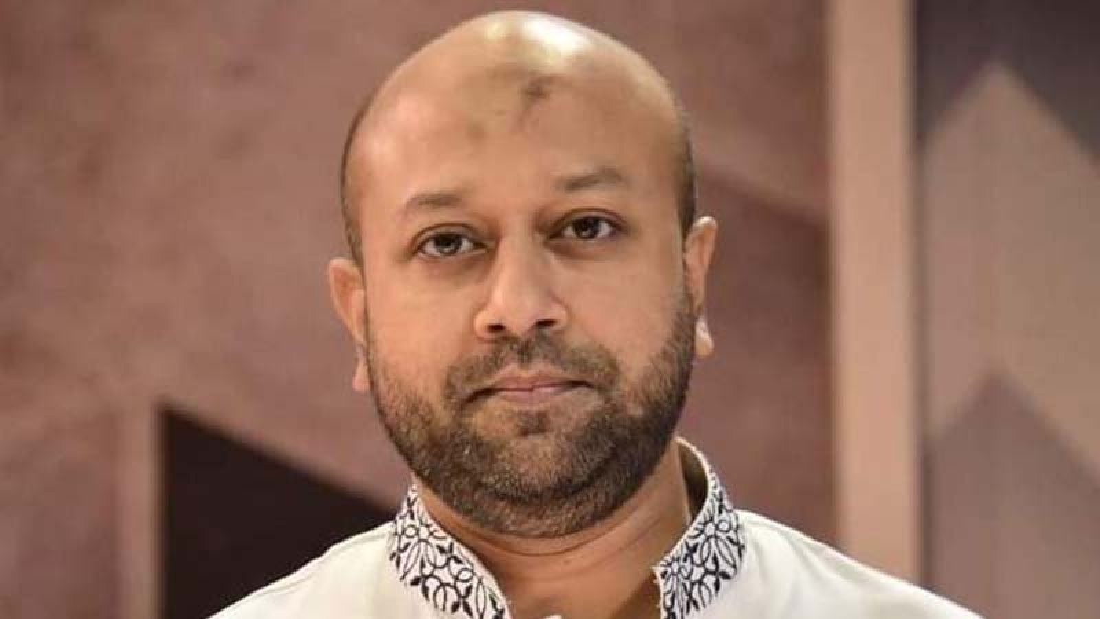 ঢাবি নিয়ে বিতর্কিত মন্তব্য: ফুয়াদের বিরুদ্ধে ১০০ কোটি টাকার আইনি নোটিশ