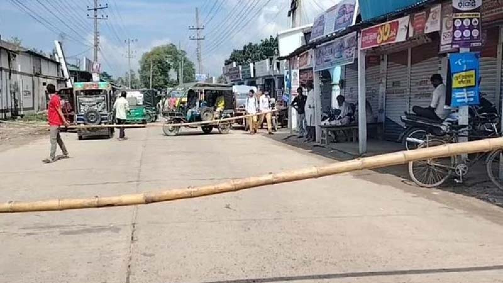 সার না পেয়ে মহাসড়কে আমন চাষিদের বিক্ষোভ
