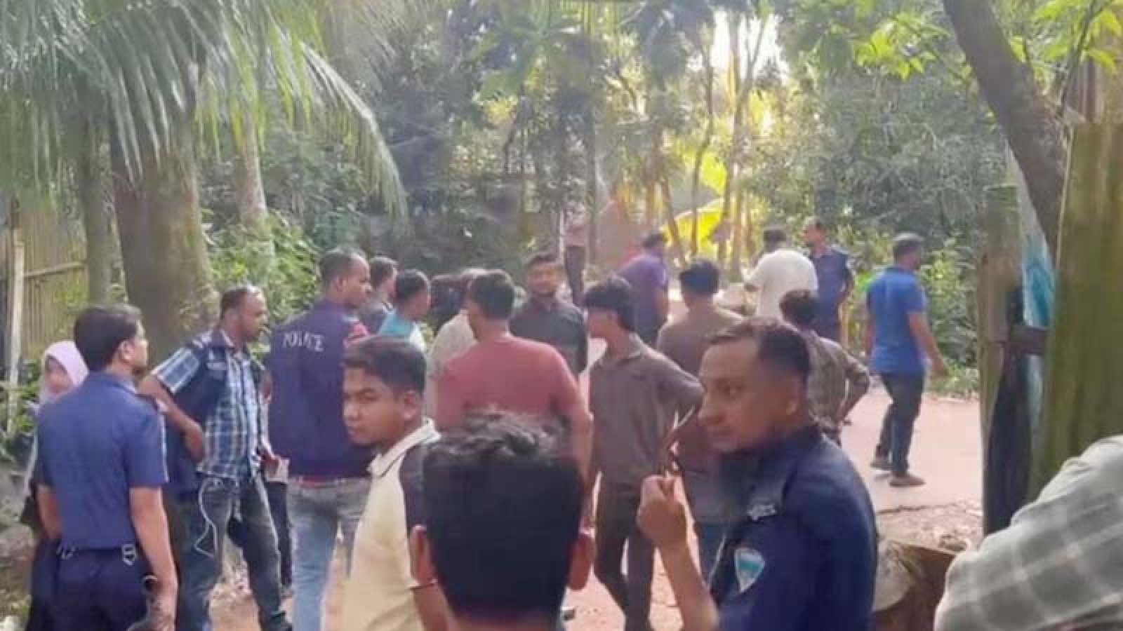 নোয়াখালীতে দিনদুপুরে ব্যবসায়ীকে গুলি করেছে দুর্বৃত্তরা