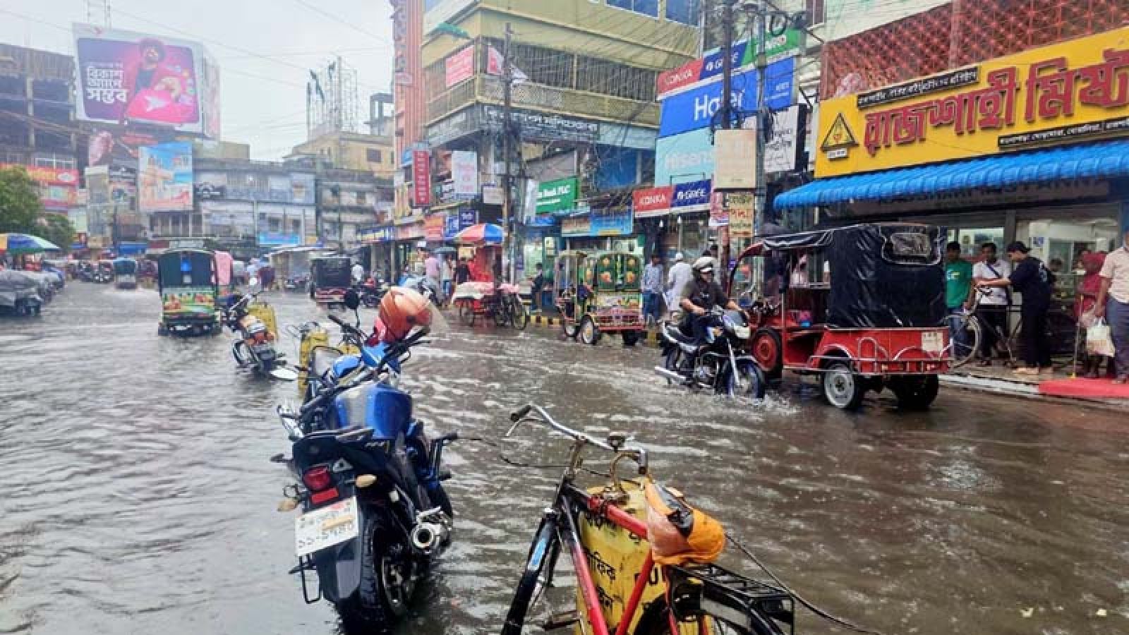 রাজশাহীতে ৫৩ মিলিমিটার বৃষ্টি, জলাবদ্ধতায় দুর্ভোগ