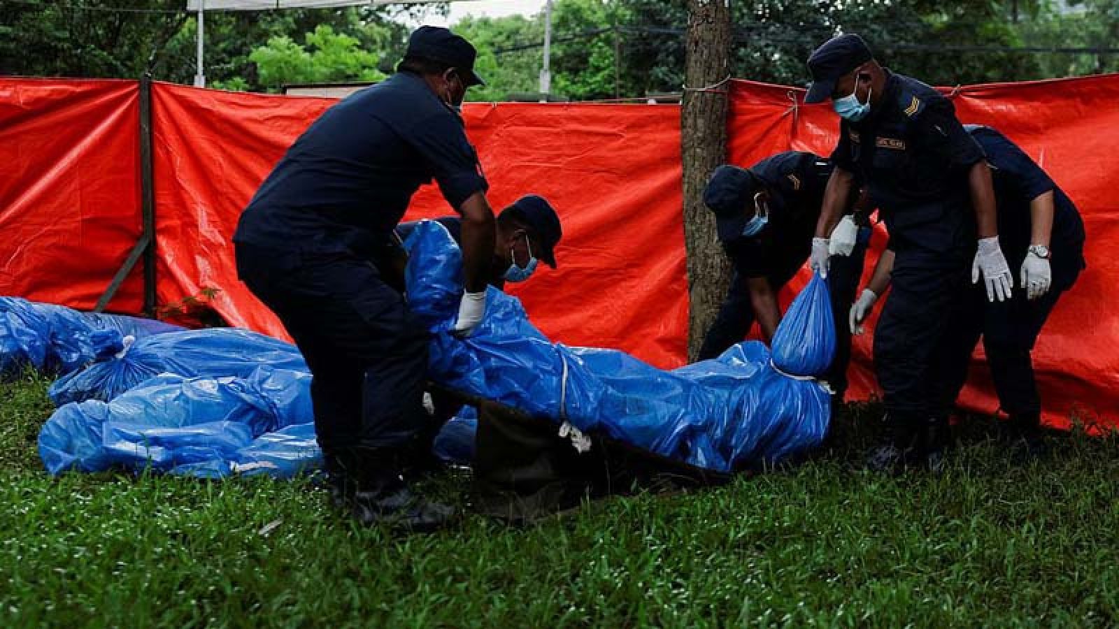 নেপালে বন্যা: মর্গে উপচে পড়ছে লাশ, ফের বানের শঙ্কা
