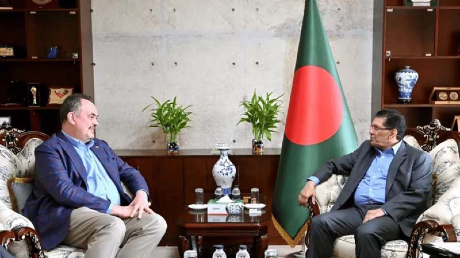 চিন সফরের আগে পররাষ্ট্রমন্ত্রী ও মার্কিন রাষ্ট্রদূতের বৈঠক