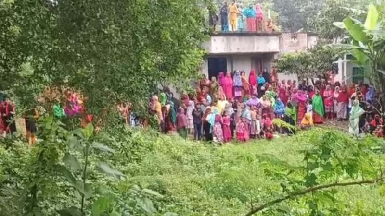 পাবনায় ডোবা থেকে গলায় গামছা পেঁচানো যুবকের মরদেহ উদ্ধার