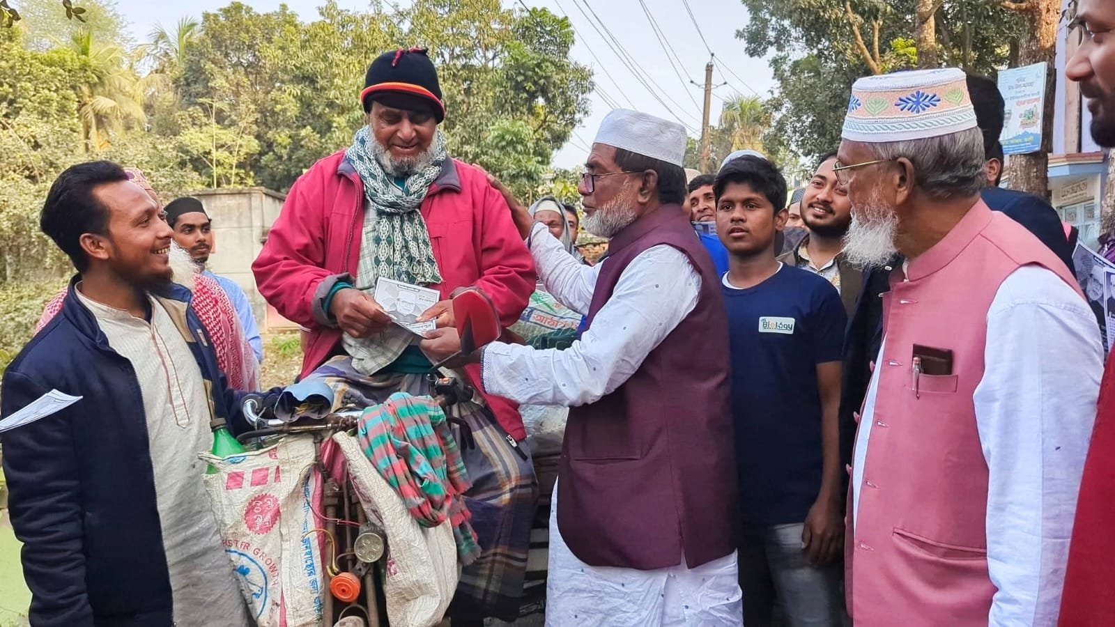 জনগণের দোরগোড়ায় দাড়িপাল্লা প্রতীকের প্রার্থী, দিলেন উন্নয়নের প্রতিশ্রুতি