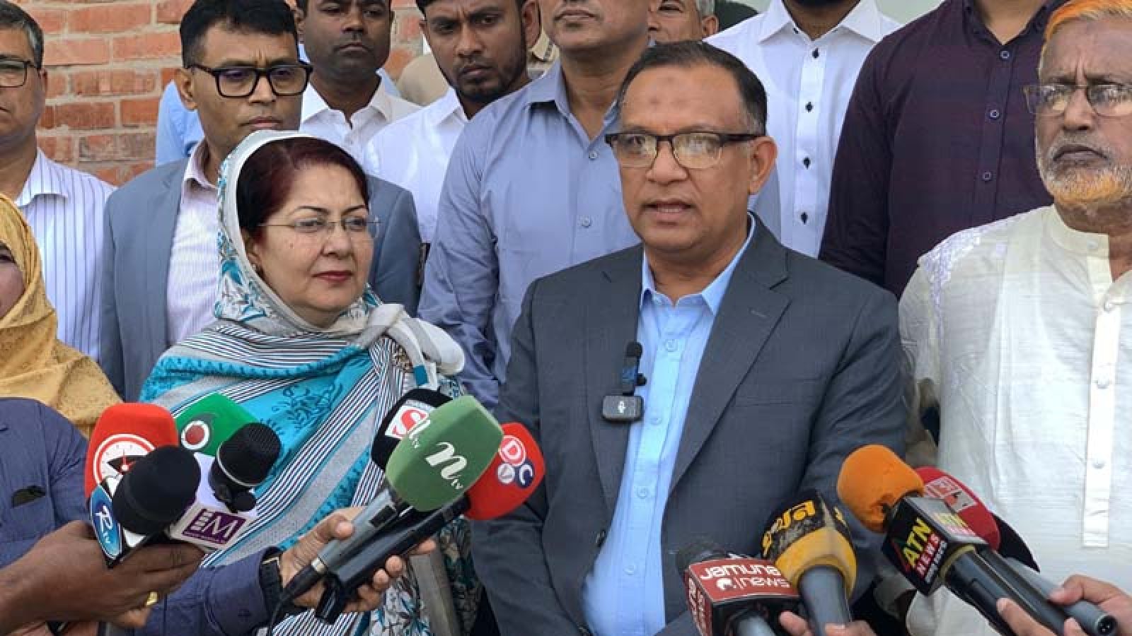 রেশম চাষিদের কৃষক কার্ডের আওতায় আনা হবে: বস্ত্র ও পাট প্রতিমন্ত্রী
