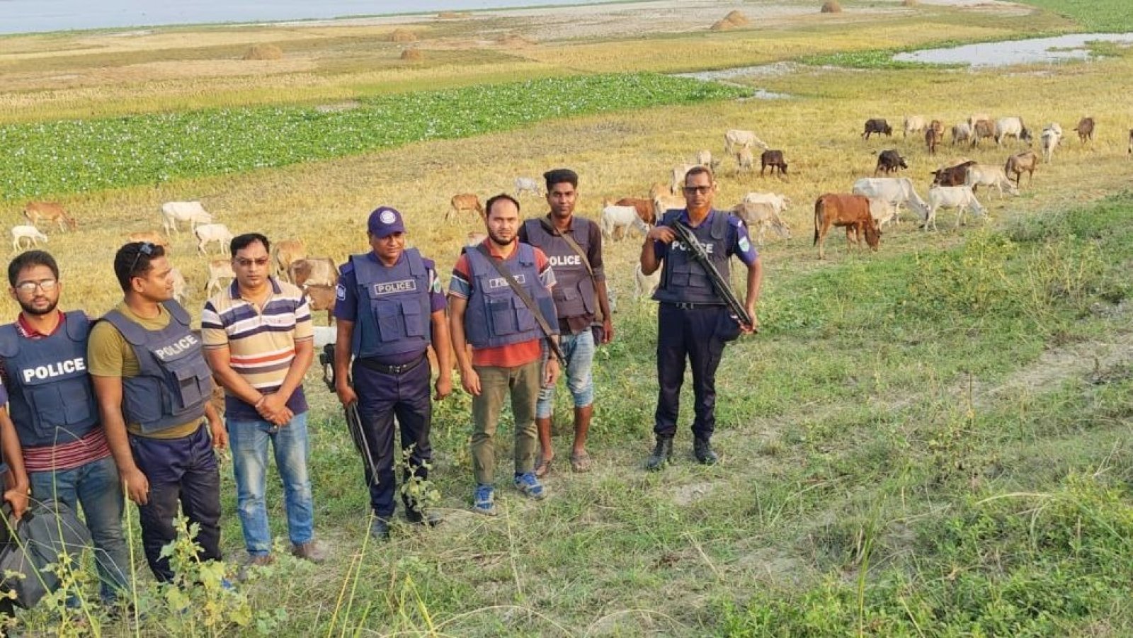 চার জেলা সীমান্তের পদ্মার চর সন্ত্রাসীদের অভায়রণ্য