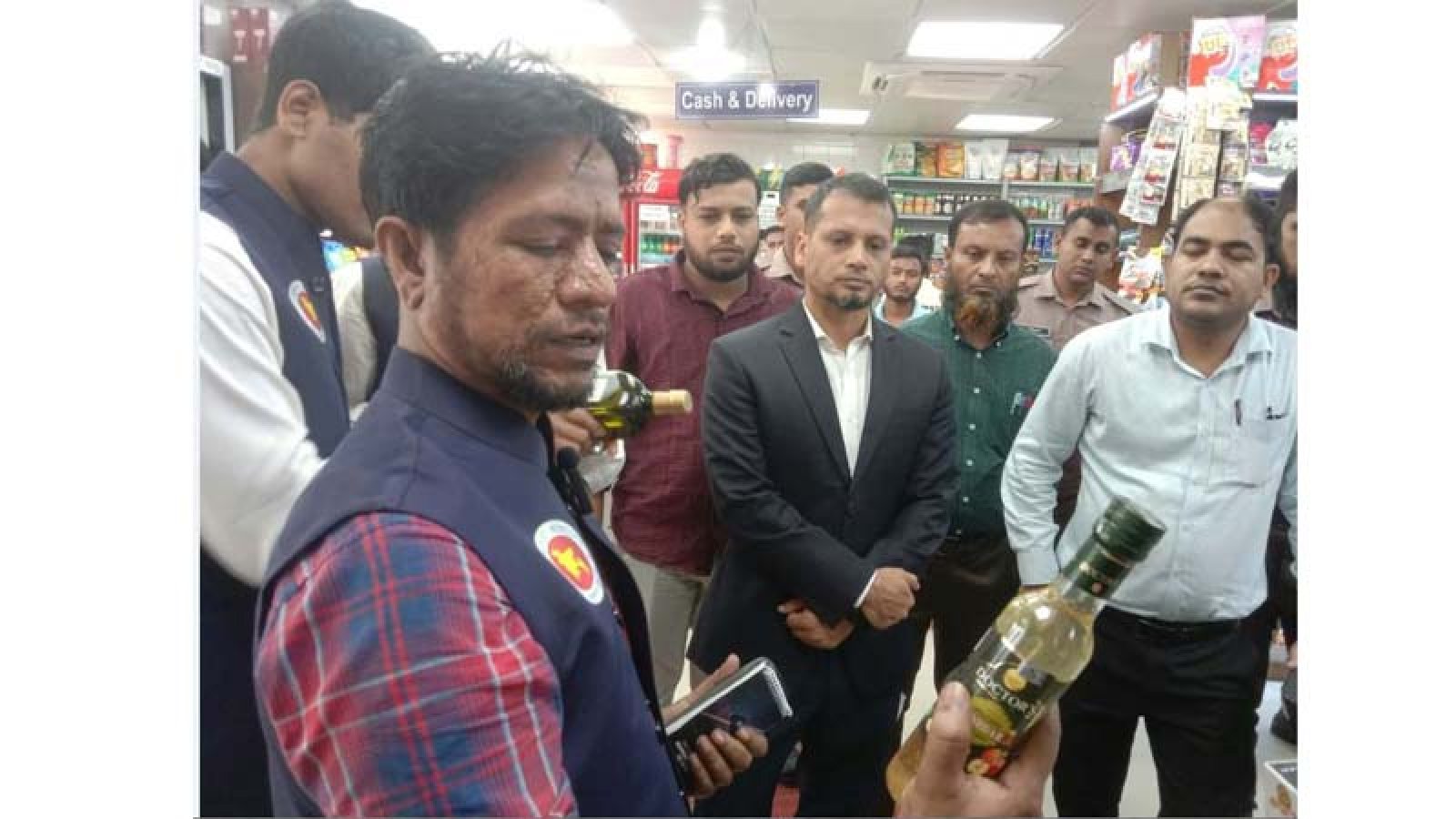রাজশাহীতে লাজফার্মার খাদ্যপণ্য ও প্রসাধনী সামগ্রী জব্দ