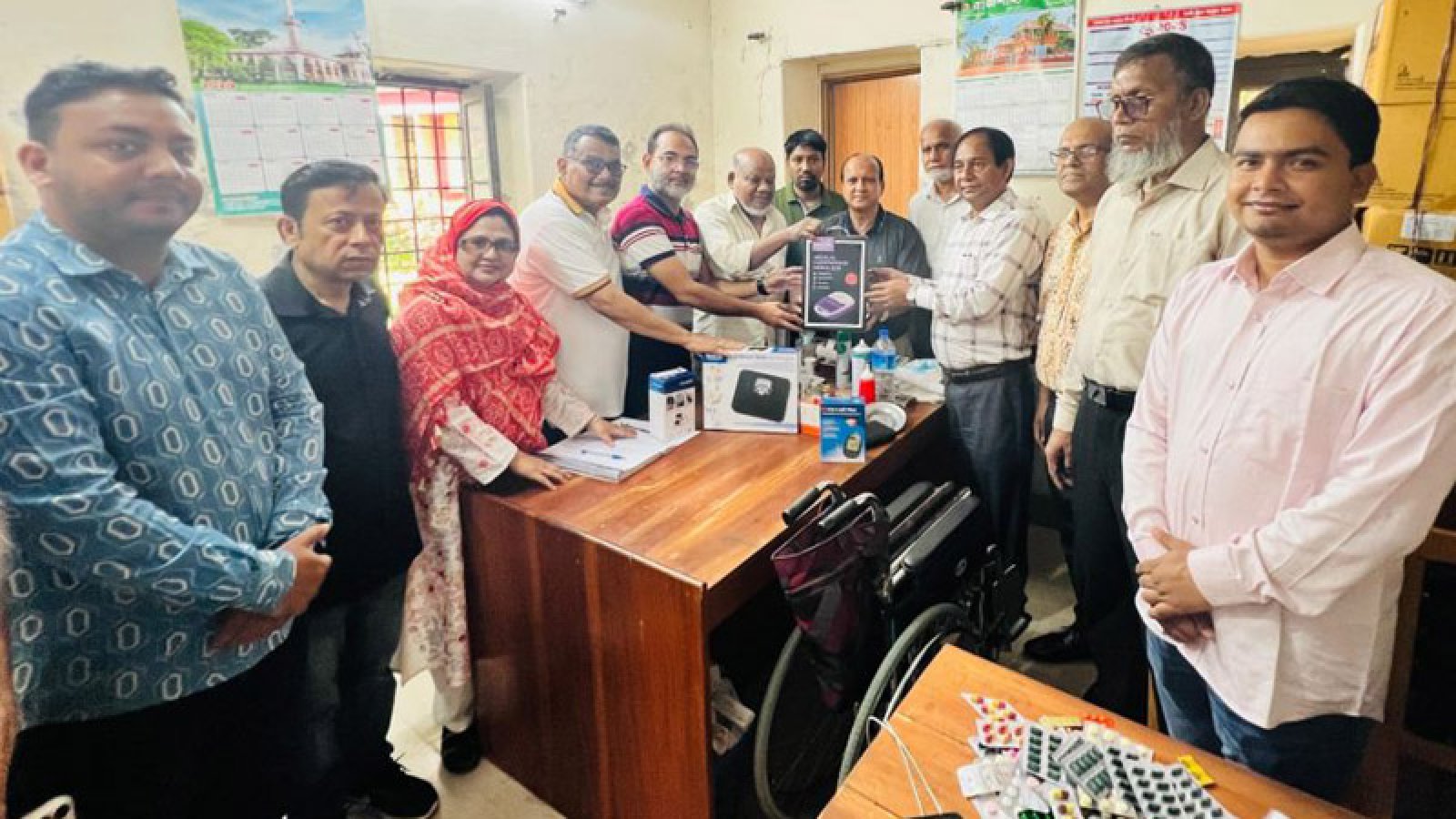 রাজশাহী কলেজ এইচএসসি অ্যালামনাই অ্যাসোসিয়েশনের স্বাস্থ্য উপকরন প্রদান