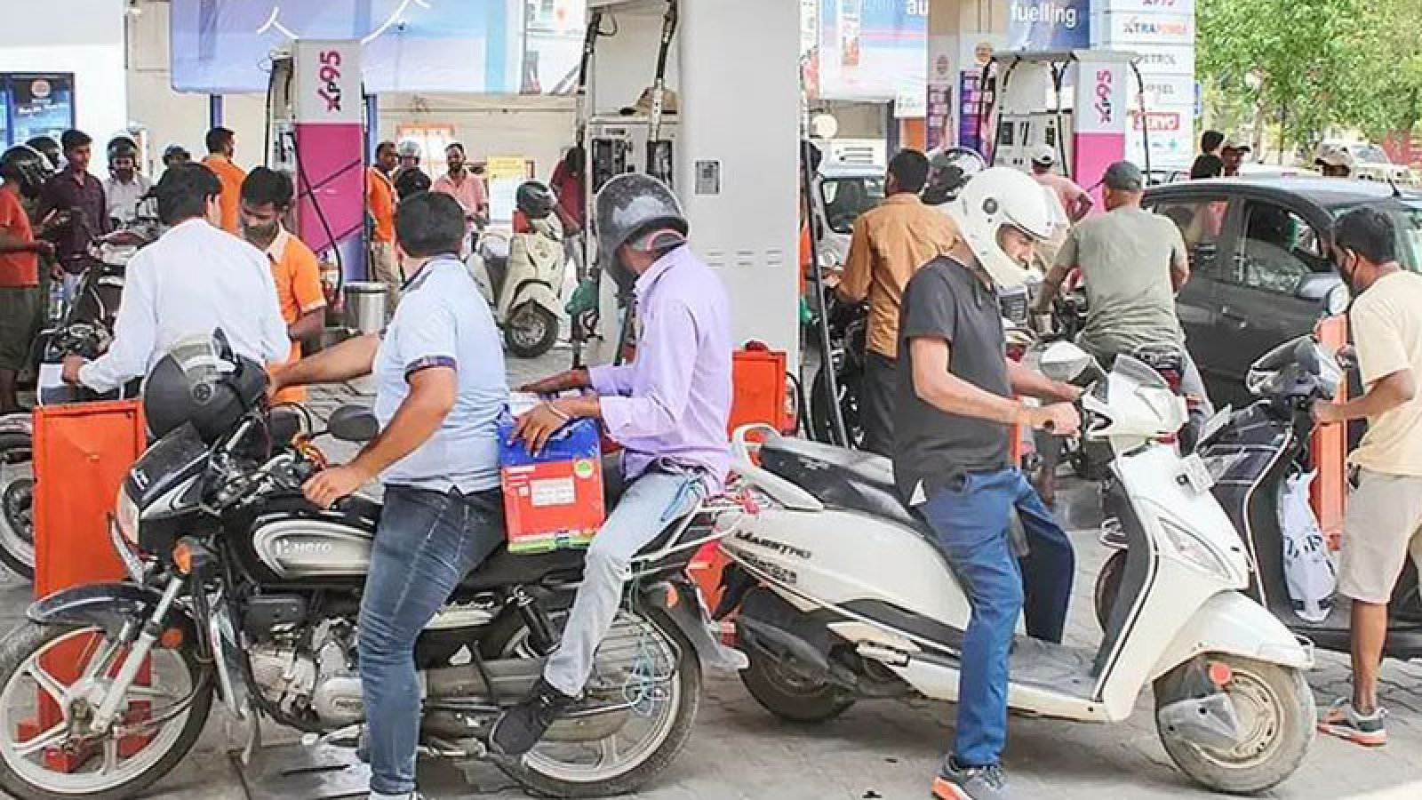ভারতে ১০ দিনে তৃতীয়বারের মতো বাড়ল পেট্রোল-ডিজেলের দাম