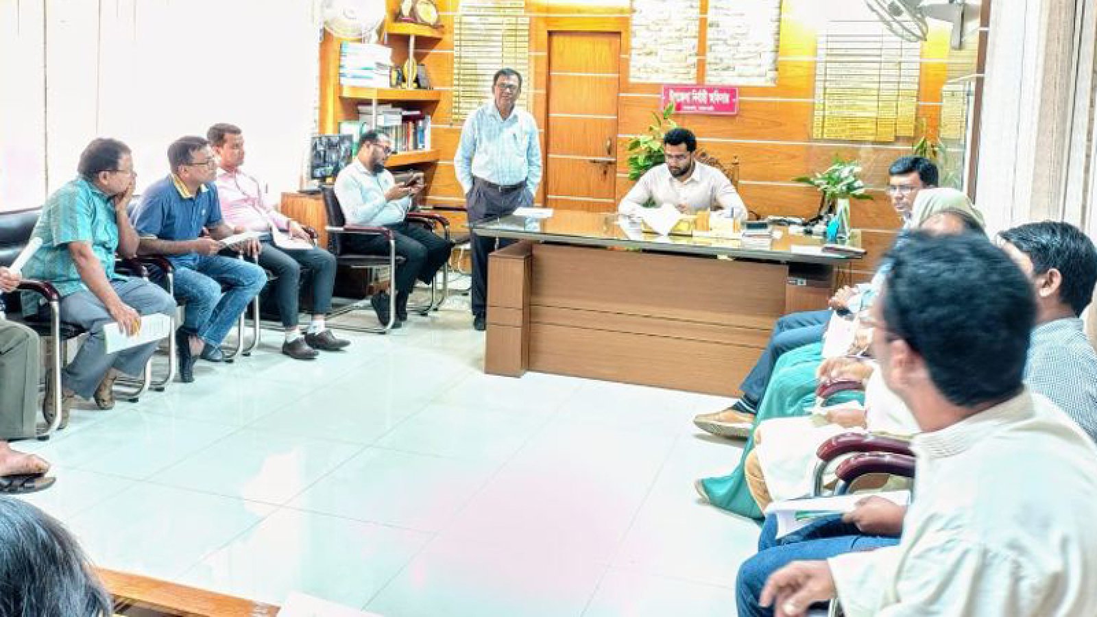 চারঘাটে জলবাযুর প্রভাব ও পানির সংকট নিরসনে আলোচনা
