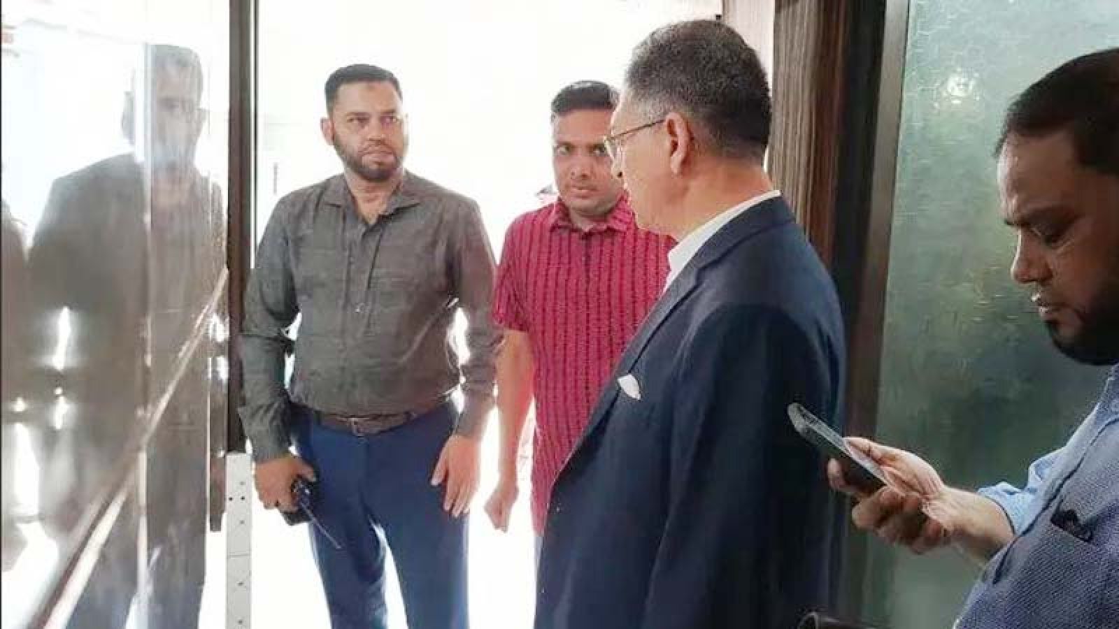 সব থানাকে দালালমুক্ত করার নির্দেশ স্বরাষ্ট্রমন্ত্রীর