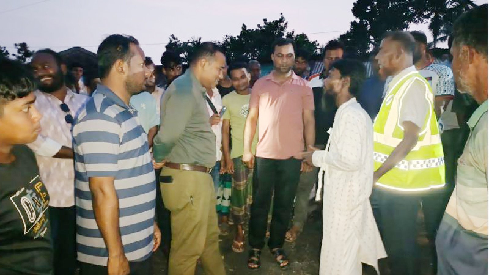 রাণীনগরে মাদক বিরোধী অভিযানে তিনজন শ্রীঘরে