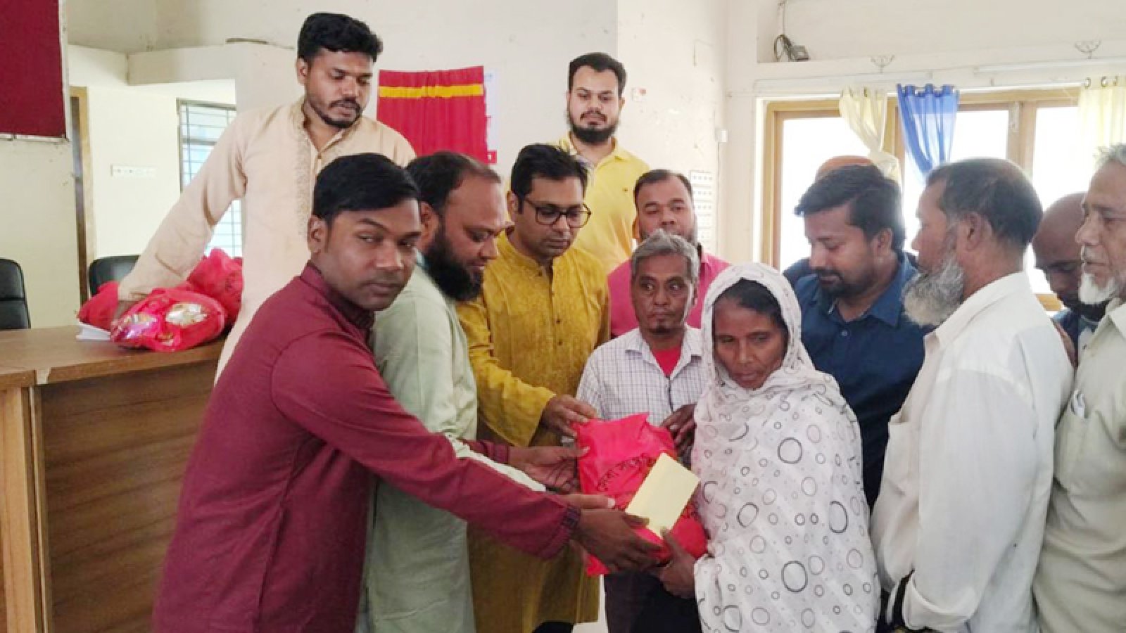 শিবগঞ্জে ‘সেবা সাংস্কৃতিতে আমরা’ ইদ সামগ্রী  বিতরণ