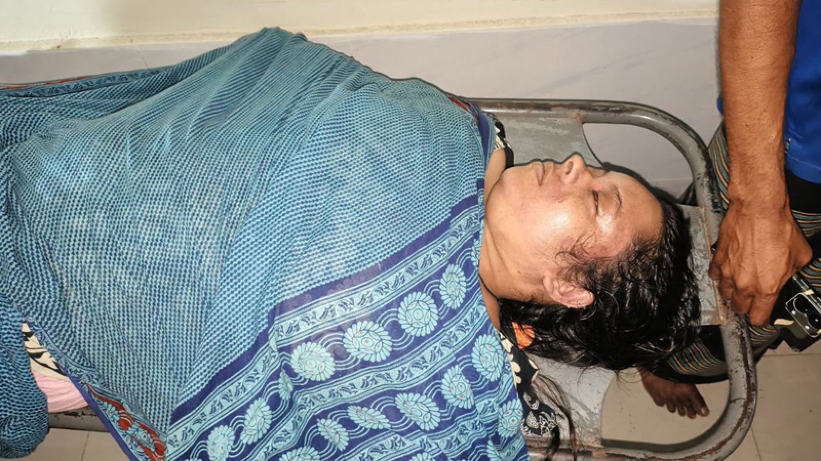 নিয়ামতপুরে গৃহবধূর রহস্যজনক মৃত্যু