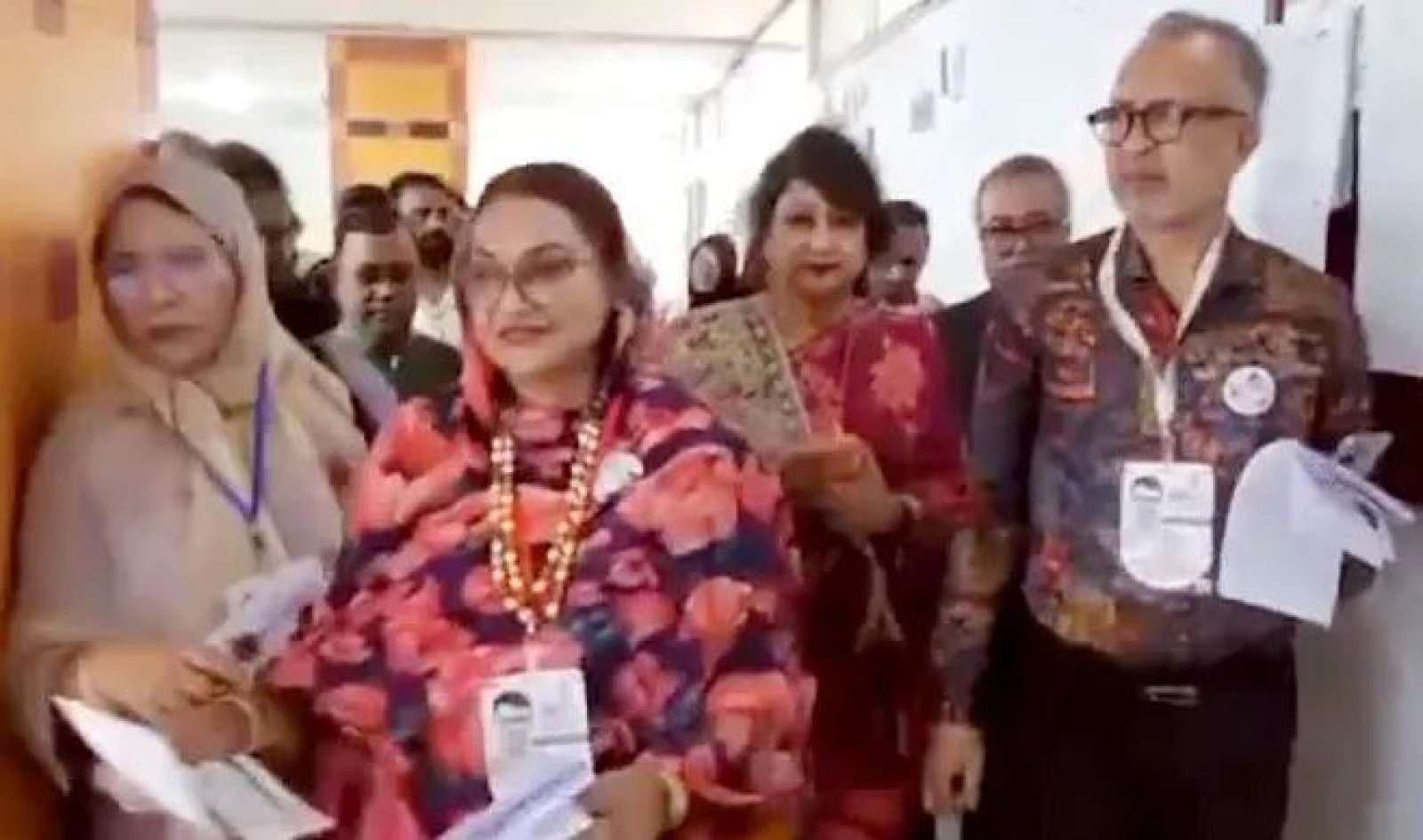 ধানের শীষের প্রচারণায় আ’লীগের প্রতিমন্ত্রীর স্ত্রী