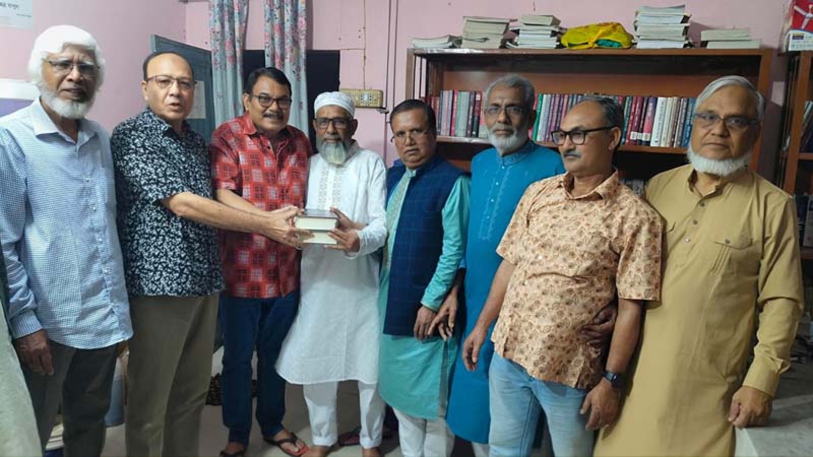 দিগন্ত প্রসারী সংঘ পাঠাগারকে সহযোগিতার আশ্বাস সাবেক অতিরিক্ত সচিবের