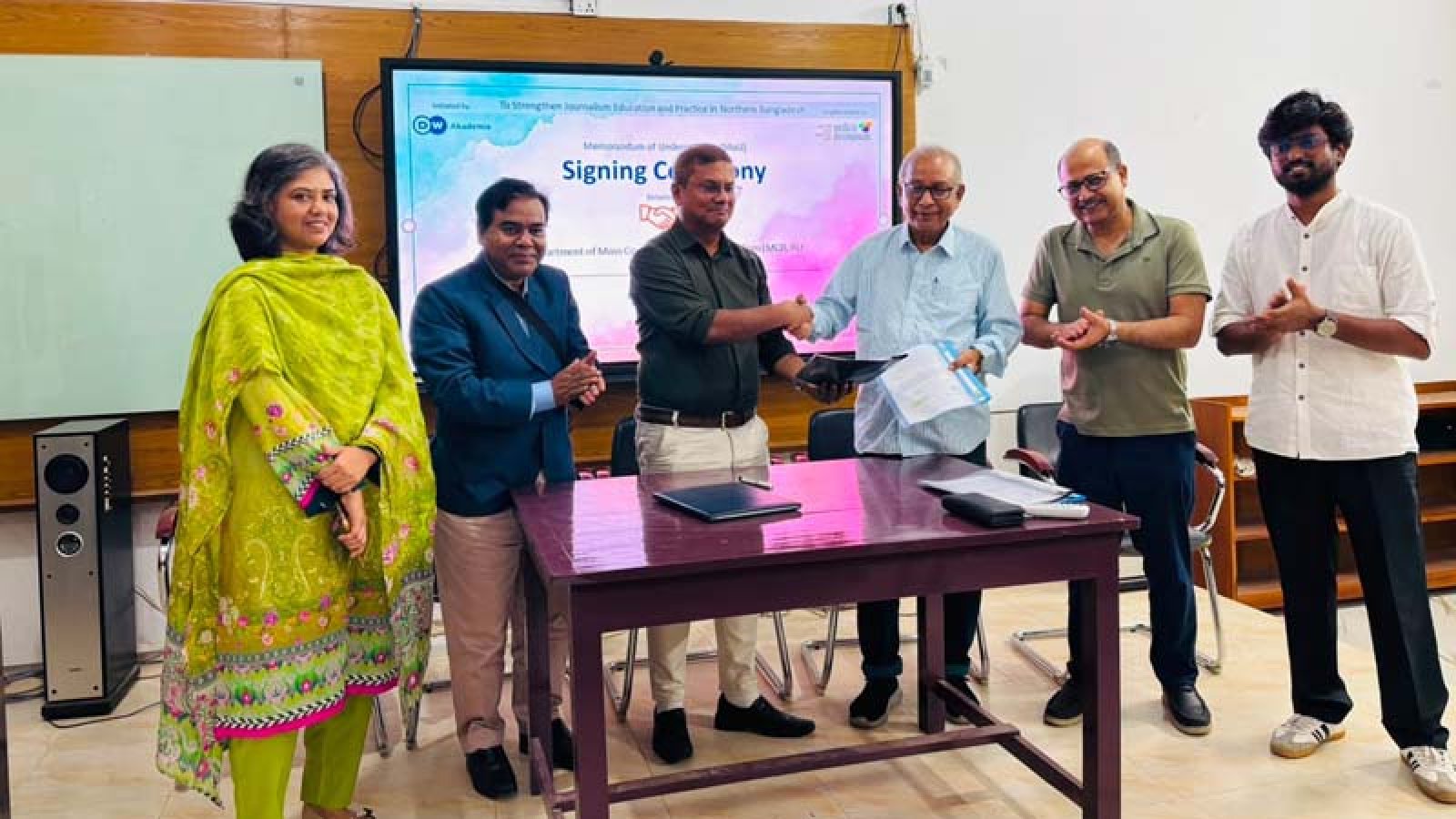 রাবির সাংবাদিকতা বিভাগ ও সোনার দেশের মধ্যে সমঝোতা স্মারক স্বাক্ষরিত