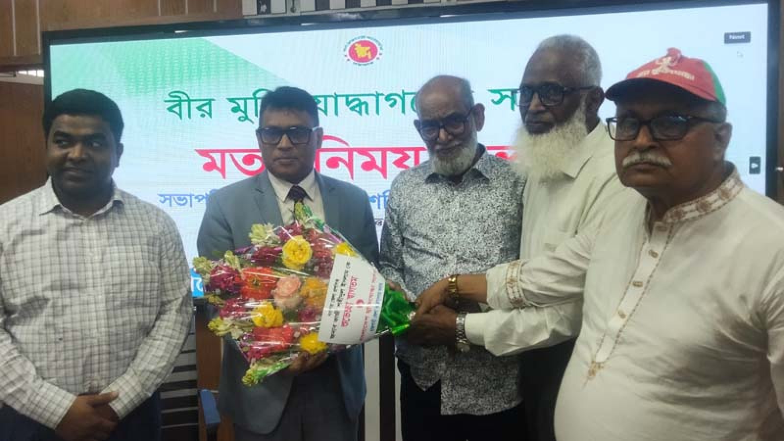 মুক্তিযোদ্ধাদের সাথে জেলা প্রশাসকের মতবিনিময় সভা