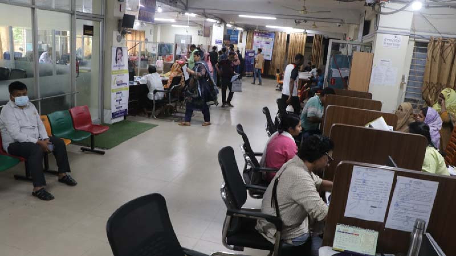 ইদের ছুটি শেষে কর্মব্যস্ততা শুরু