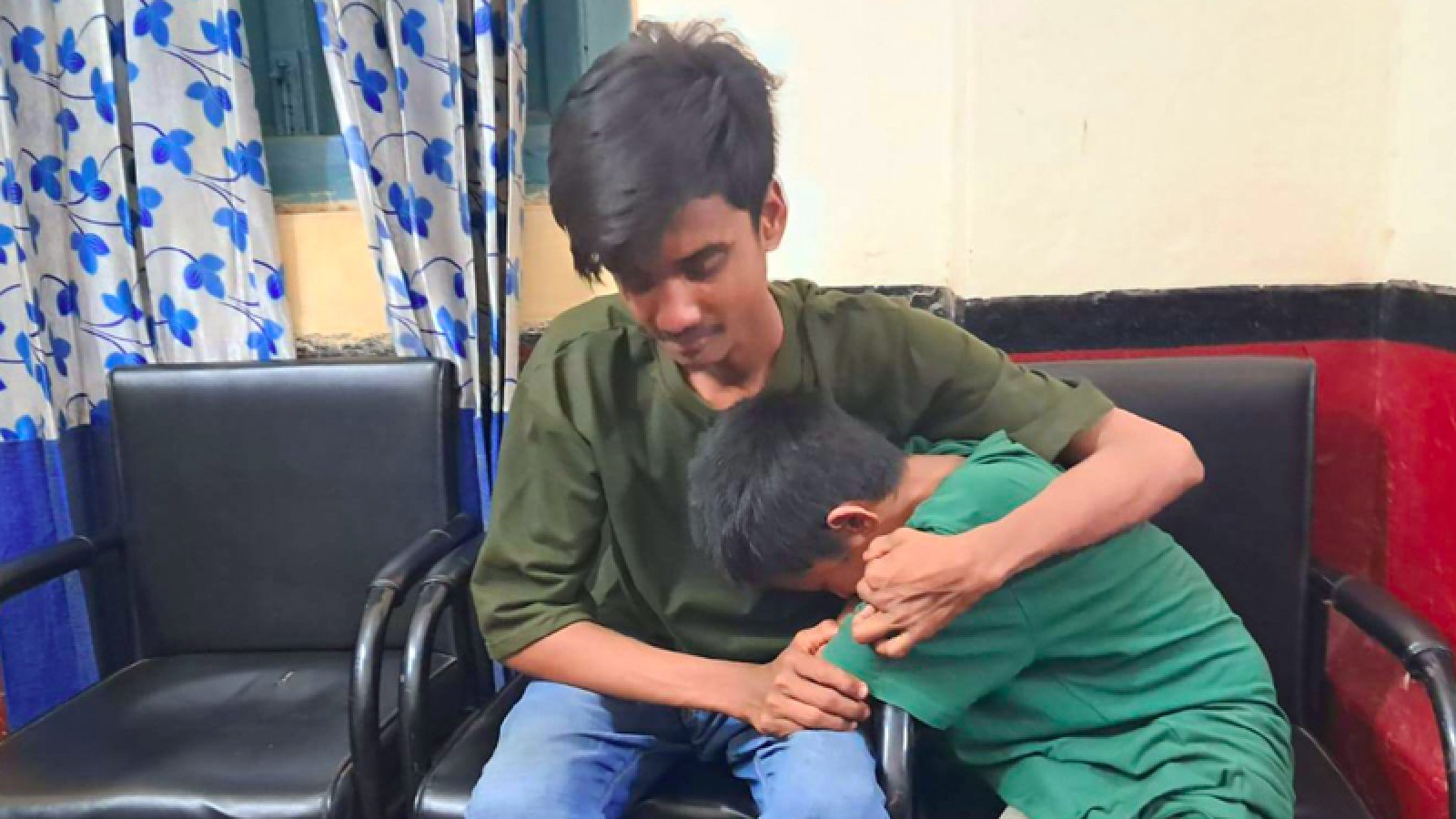 ভুলক্রমে ট্রেনে উঠে পড়ে শিশু আব্দুল্লাহ, তারপর যা ঘটলো