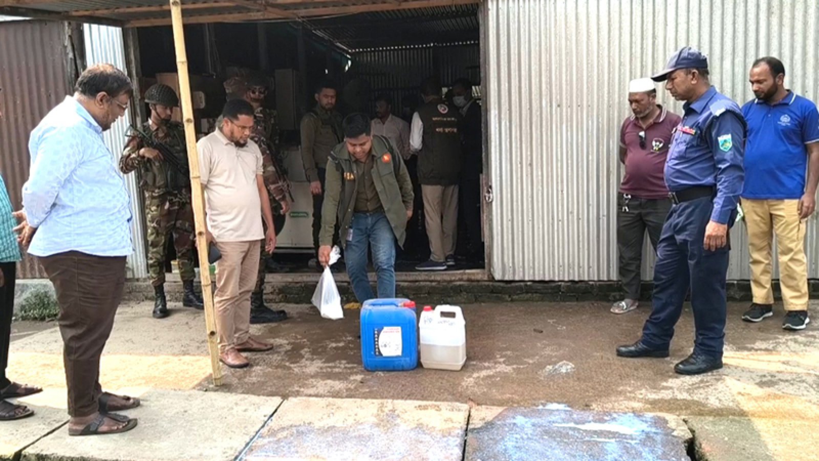 ডালডা ইউরিয়া ডিটারজেন্ট সোডা দিয়ে তৈরী হয় নকল দুধ-ঘি; তিন প্রতিষ্ঠানকে জরিমানা