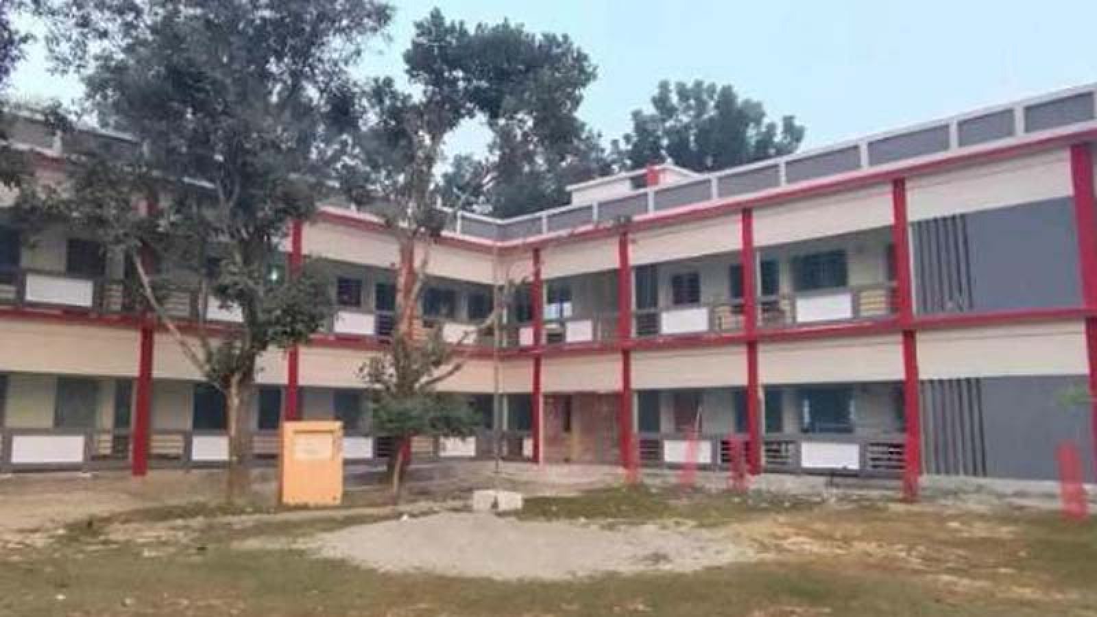 পত্নীতলায় স্কুলের অ্যাডহক কমিটিতে আ’লীগের সভাপতি, প্রতিবাদে ফুঁসে ওঠেছে অভিভাবক সদস্যরা!