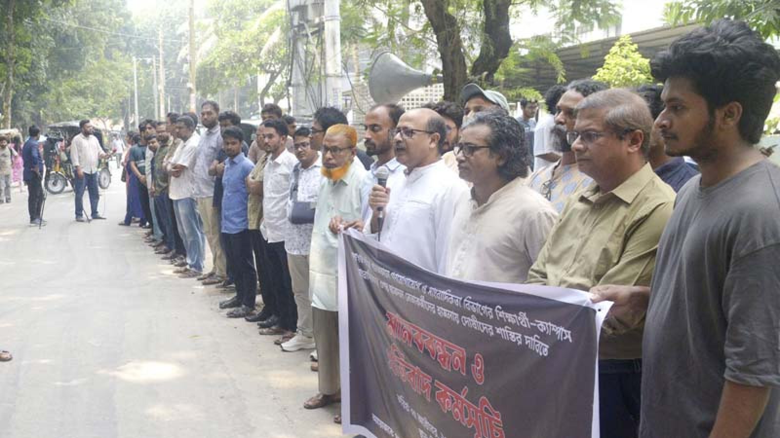 সাংবাদিকদের ওপর হামলাকারীরা নিয়মিত শিক্ষার্থী নন