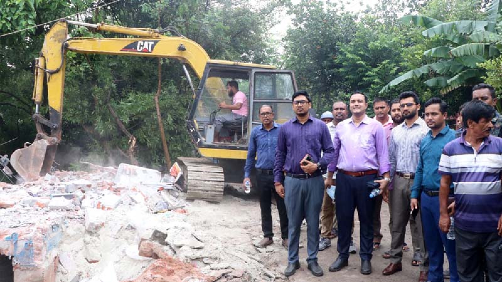 রাজশাহী শহর রক্ষা বাঁধের অবৈধ দখল উচ্ছেদ