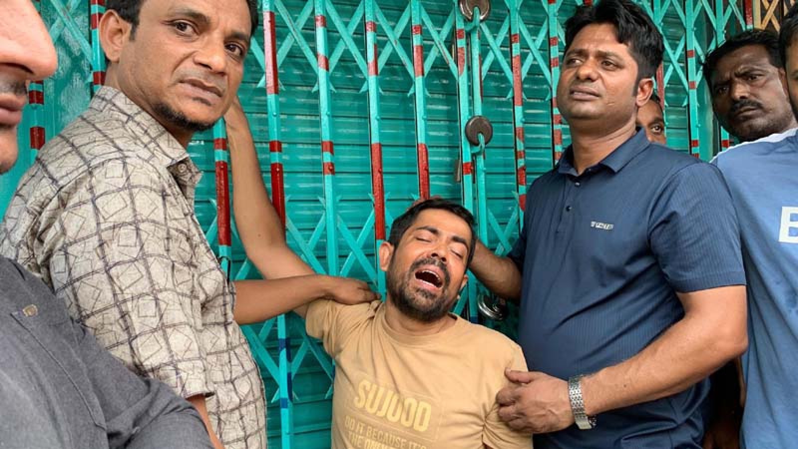 ২০০ ভরি স্বর্ণ ও ১২০০ ভরি রূপা চুরি