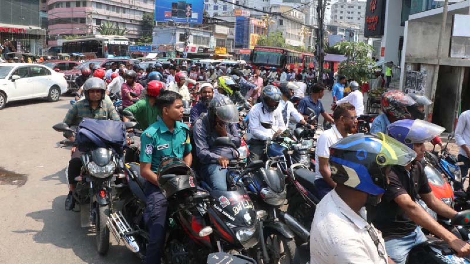 লাইসেন্স ছাড়া মিলবে না জ¦ালানি তেল
