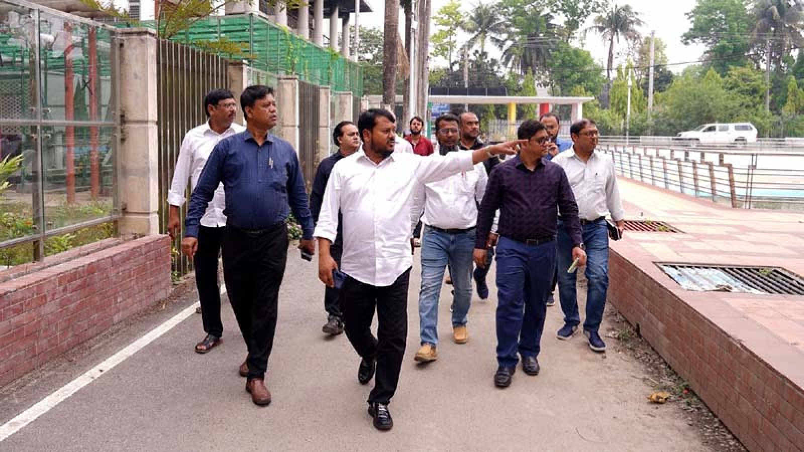 রাজশাহী কেন্দ্রীয় উদ্যান ও চিড়িয়াখানার উন্নয়নমূলক কাজ পরিদর্শনে রাসিক প্রশাসক