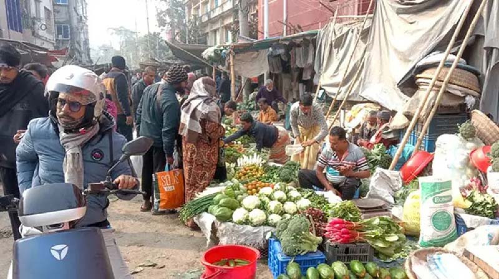 রাজশাহীতে রোজার আগেই বাড়ছে খাদ্যপণ্যর দাম