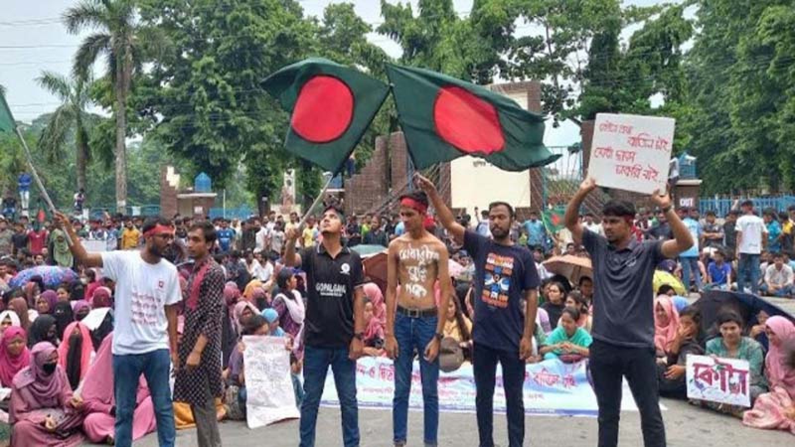 দ্রোহের মিছিলে রাজশাহী ছিল উত্তাল