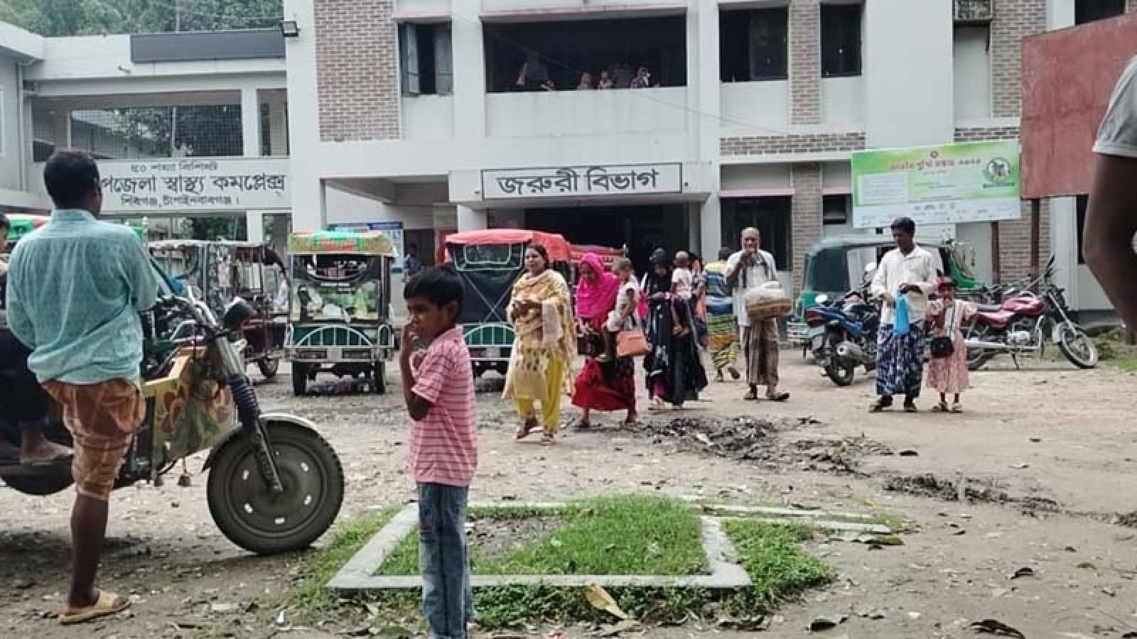 যন্ত্রপাতি, চিকিৎসক ও অ্যাম্বুলেন্স সঙ্কট আছে দালালদের দৌরাত্ম