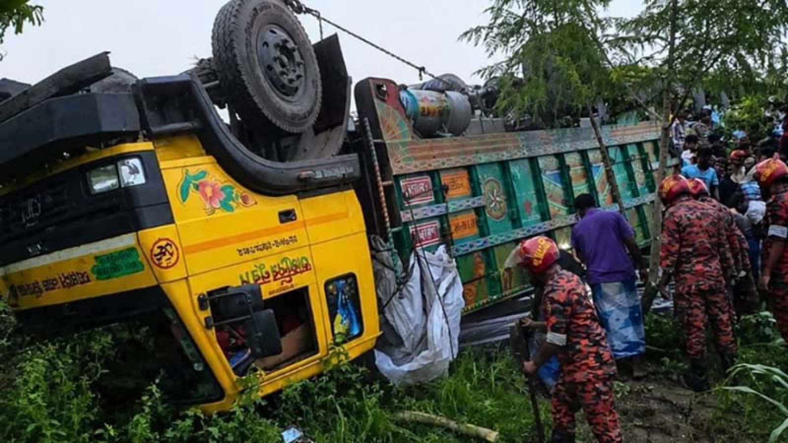 টাঙ্গাইলে সড়ক দুর্ঘটনায় নিহত ১৫ জনই রাজশাহী অঞ্চলের