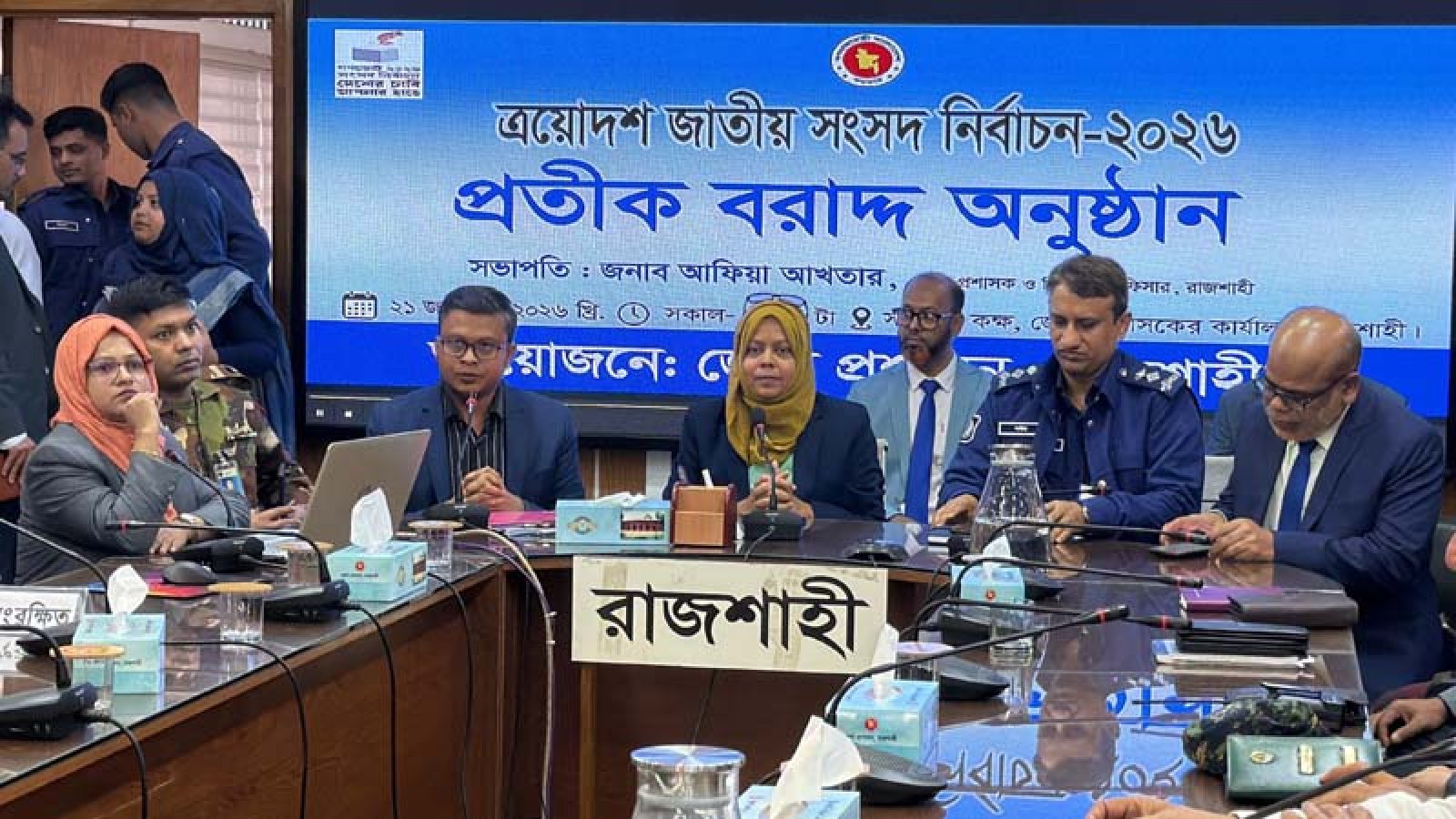 প্রচারযুদ্ধে প্রার্থীরা