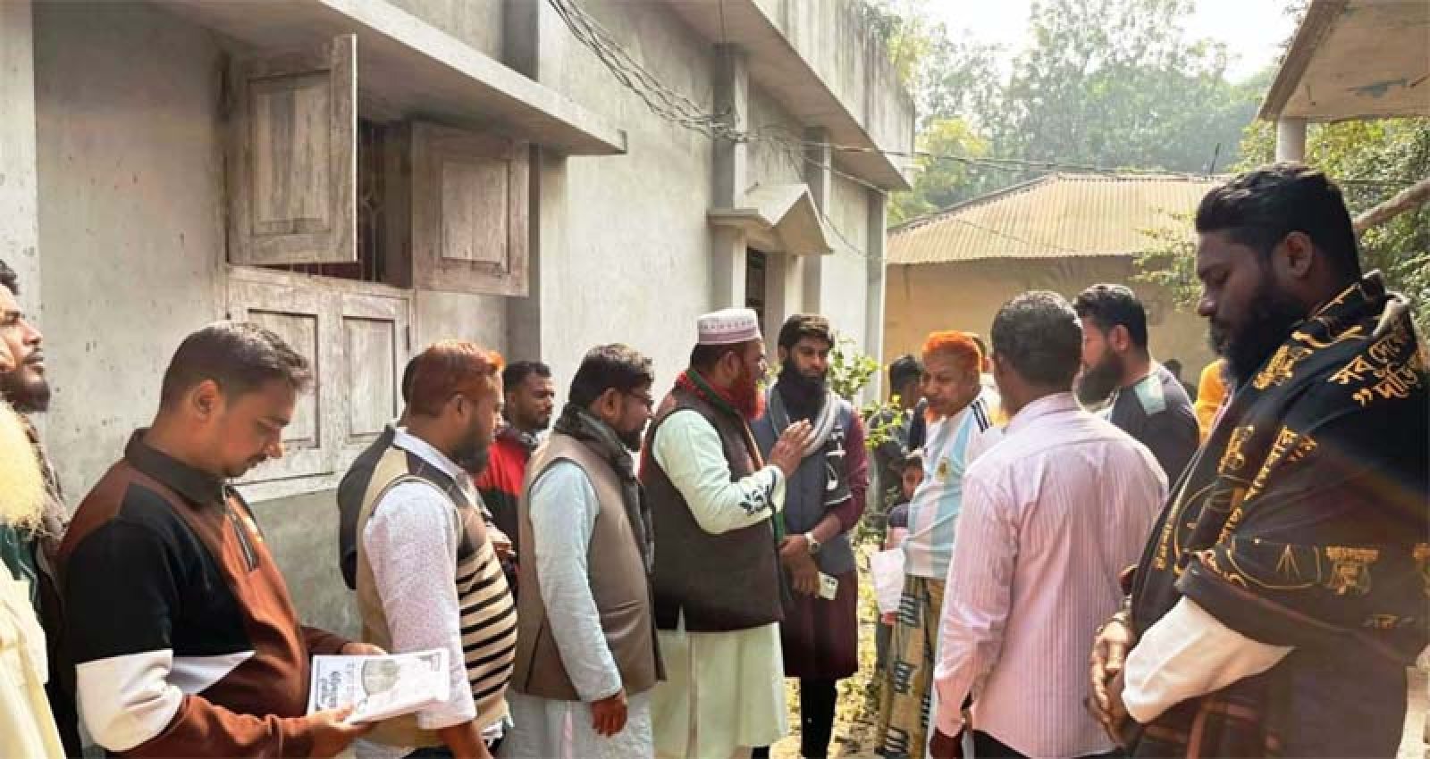 পুঠিয়ায় জামায়াত ইসলামীর প্রার্থী মনজুর রহমানের ব্যতিক্রমী গণসংযোগে চমক