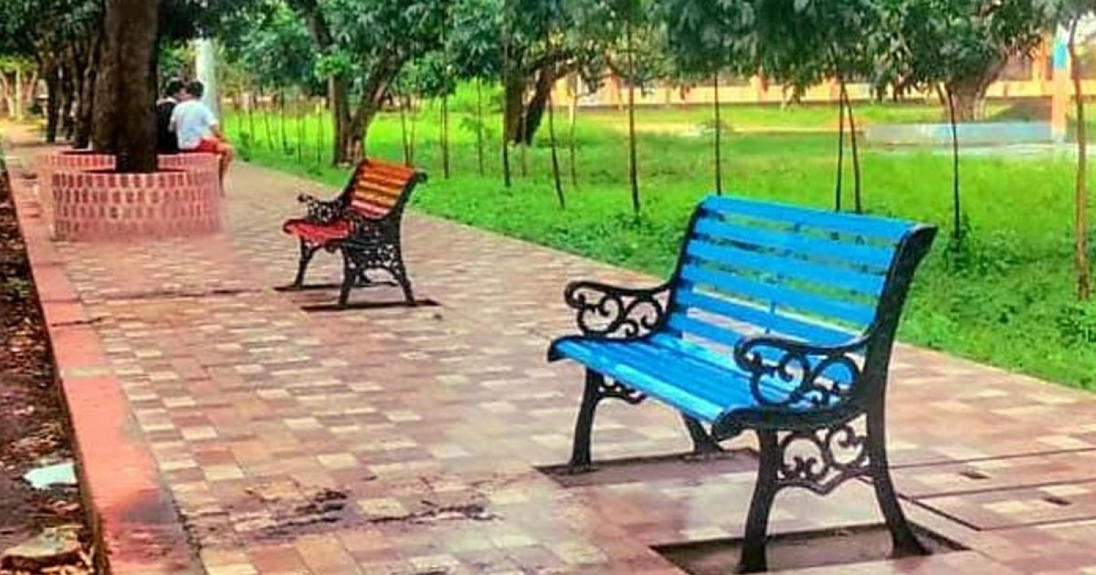 রামেক ক্যাম্পাসে বেঞ্চ স্থাপন করলেন প্রশাসক