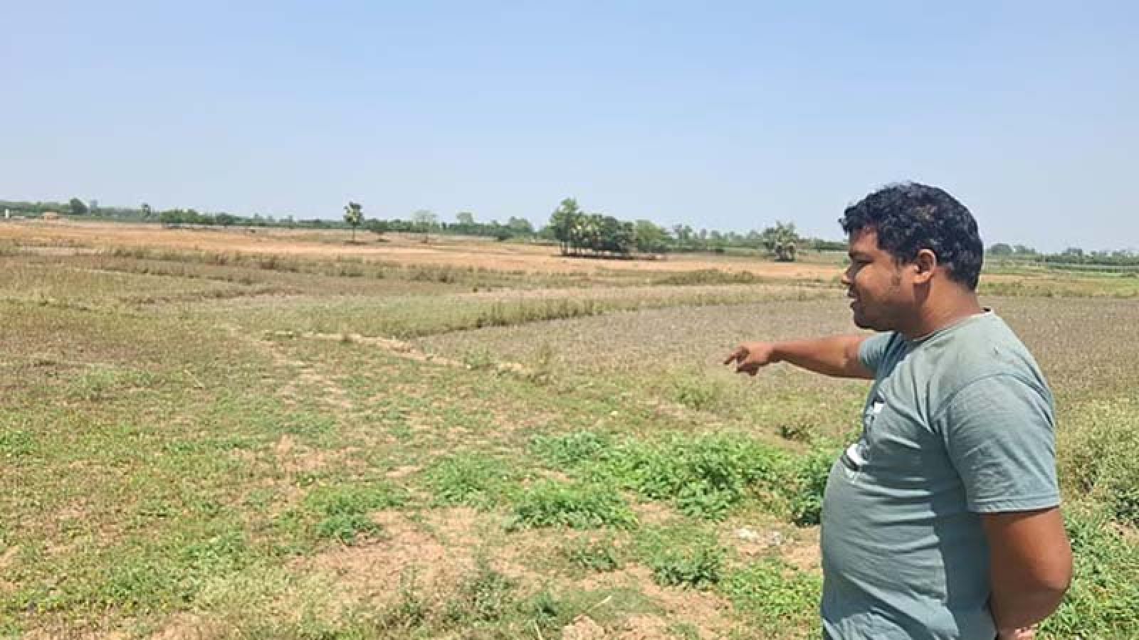 বরেন্দ্র অঞ্চলে পানির ‘সংকটাপন্ন’ ঘোষণা: মানা হচ্ছে না বিধিনিষেধ, তোলা হচ্ছে পানি